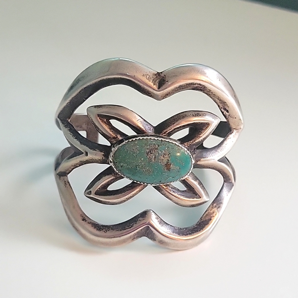 Native American turquoise bracelet